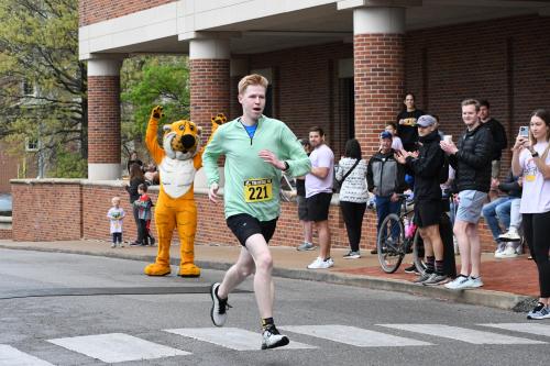 runners finishing the 5K race